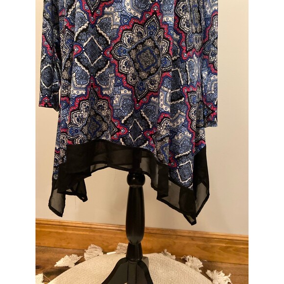 Cato Plus Top Blouse Size XL Blue Magenta Pattern Scarf Hem Stretchy Round Neck - Picture 3 of 12
